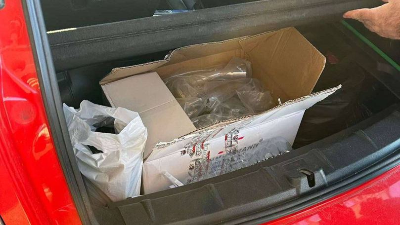 Un aparat pentru cosmetologie și piese auto, depistate la Palanca