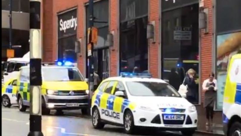 Atac în Manchester: Un bărbat a înjunghiat cel puțin 5 persoane