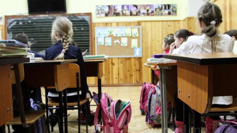 Directoarea unui liceu din Capitală: Nu cerem de la părinți nici un leu