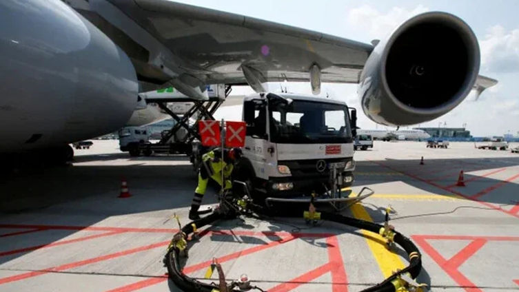 В правительстве Италии заявили, что запасов авиатоплива хватит до конца мая.