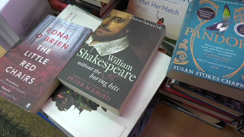 Donație de cărți în limba engleză la Biblioteca raională din Căușeni