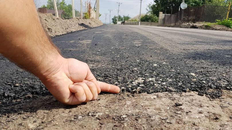 Reacția companiei care a turnat asfaltul de un deget la Florești