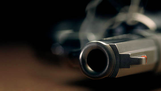 Chișinău: Un șofer, amenințat cu un pistol de un bărbat beat