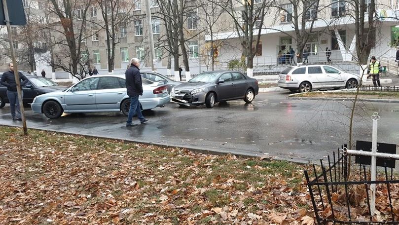 Trafic îngreunat pe strada Florilor: Două mașini s-au ciocnit