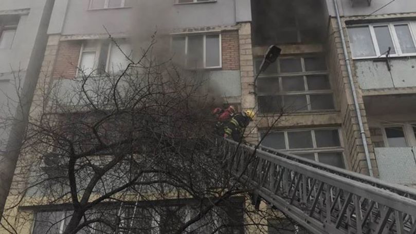 Un apartament din sectorul Râșcani a luat foc: Un minor, evacuat