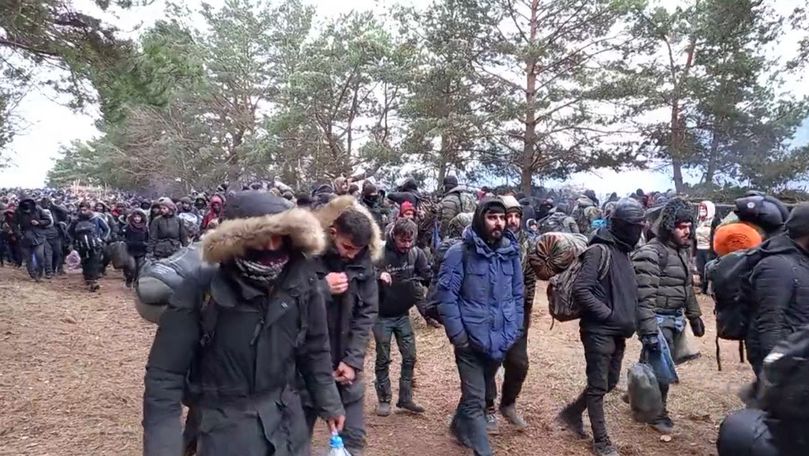 Polonia se teme de o invazie: Sute de migranți au asaltat frontiera