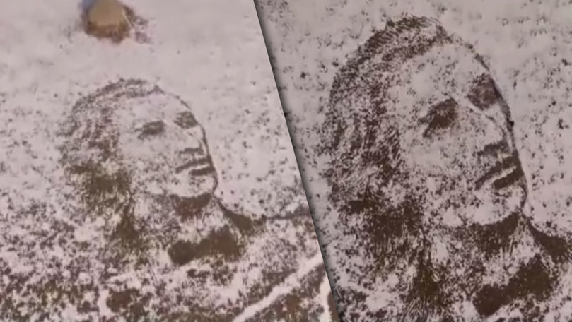 Un artist din România a creat un portret al lui Eminescu în zăpadă