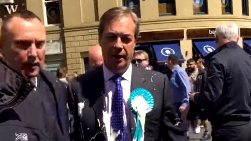 Liderul Partidului Brexit a fost lovit de un protestatar cu un milkshake