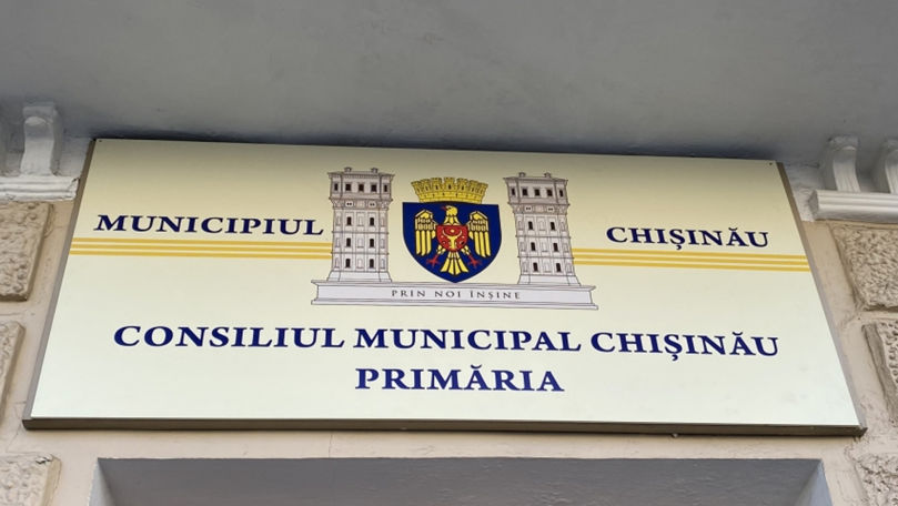 Un consilier PSRM a venit cu o boxă la CMC. Bejenari: Chemăm Poliția