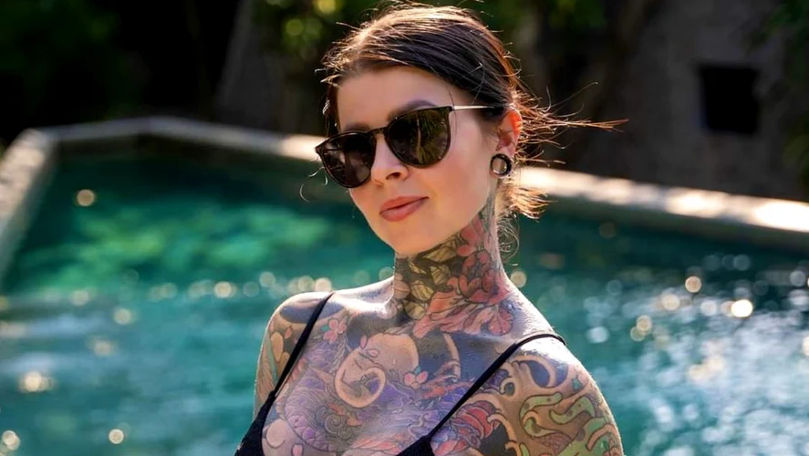 Cât a cheltuit pe tatuaje cea mai tatuată femeie din Marea Britanie