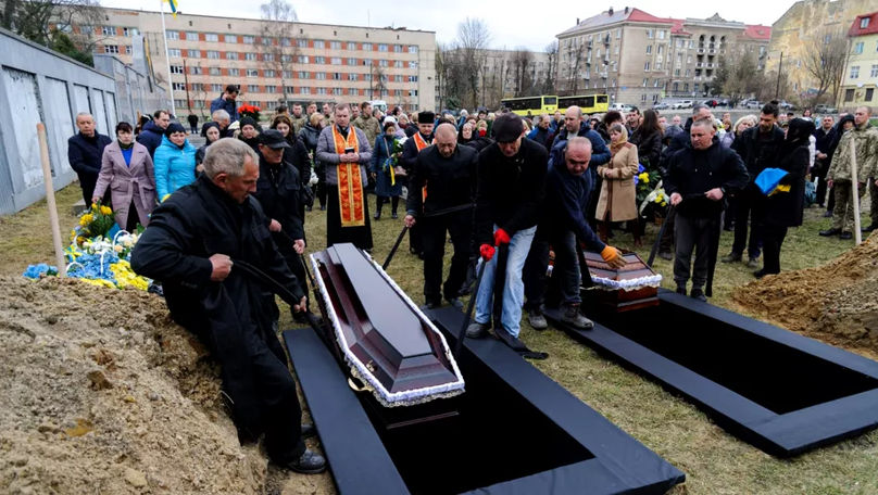 De ce sunt morții îngropați la doi metri sub pământ