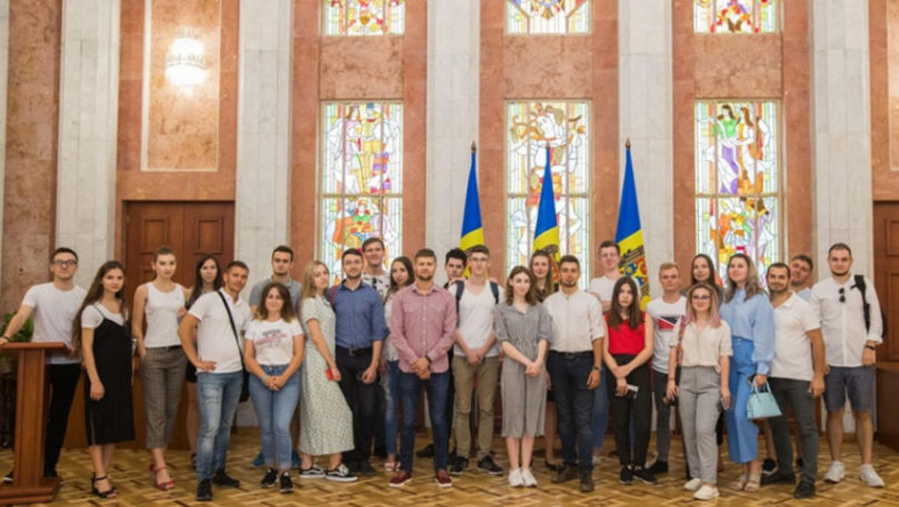 Un grup de tineri moldoveni au vizitat sediul Președinției