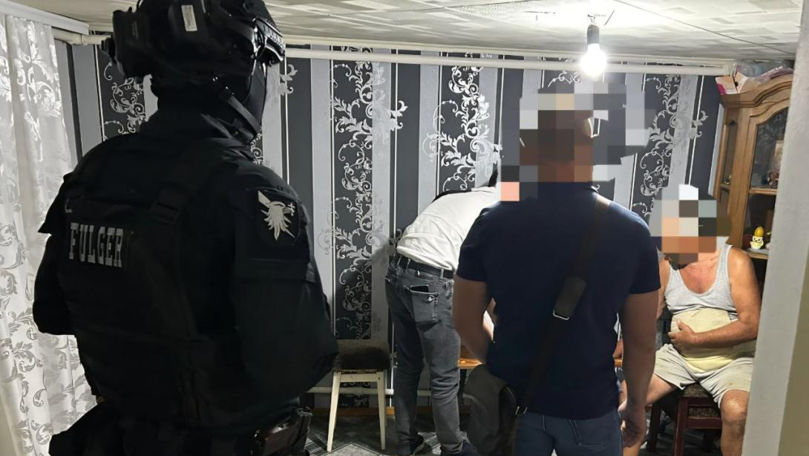 Polițiștii au făcut 15 percheziții într-un dosar de corupție electorală