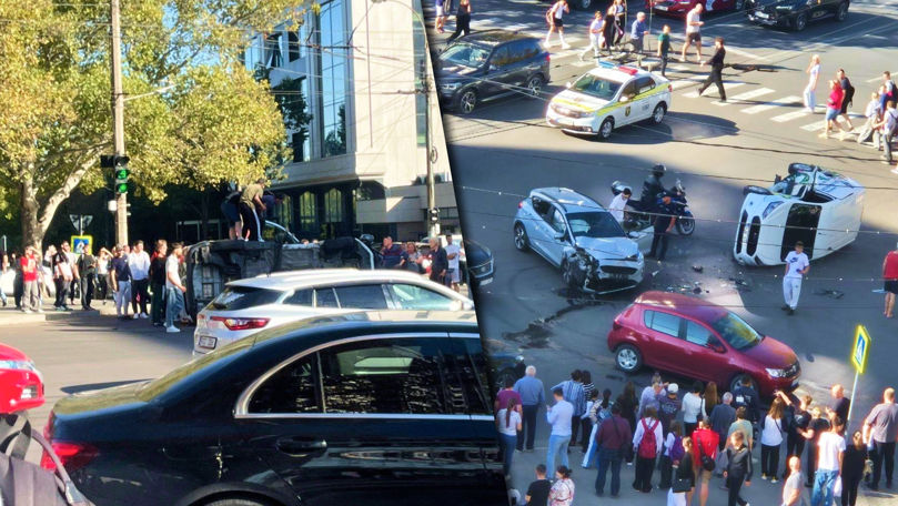 Grav accident în Chișinău: Două mașini s-au ciocnit. Una s-a răsturnat