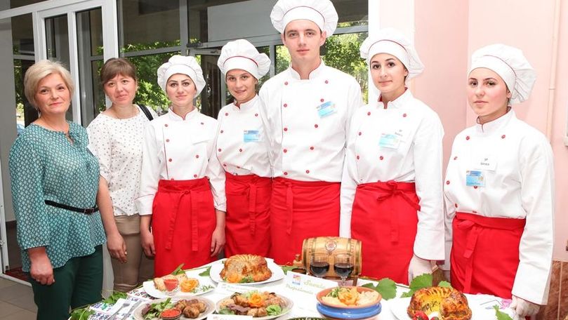 Mai mulți elevi din țară au participat la Campionatul Gastronomic