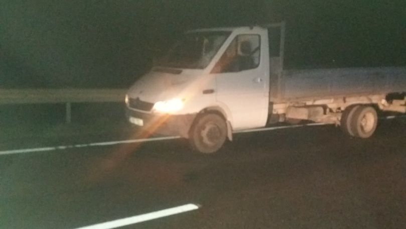 Accident fatal la Orhei: Un pieton a murit lovit de două microbuze