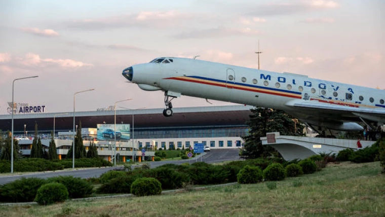 Avionul care a aterizat în momentul atacului. Cine era printre pasageri