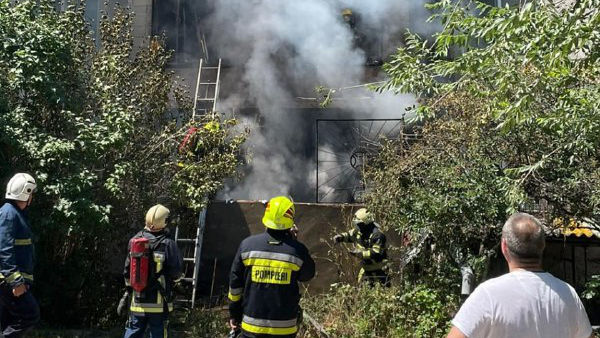 Incendiu într-un apartament din Chișinău: Cinci persoane, evacuate