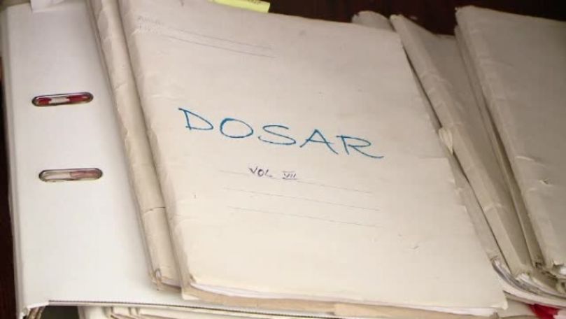 Un funcţionar s-a îmbătrânit în acte ca să poată ieşi la pensie