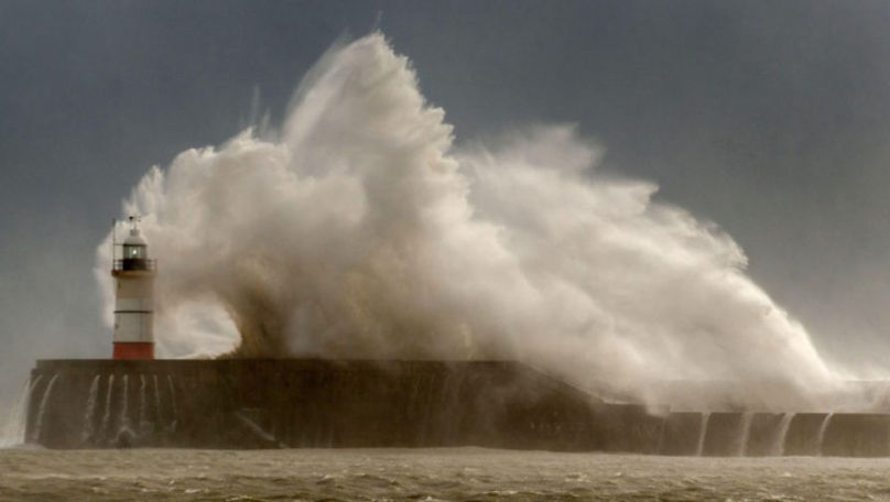 Secretele valurilor gigantice: Cum se produce un tsunami de 500 de metri
