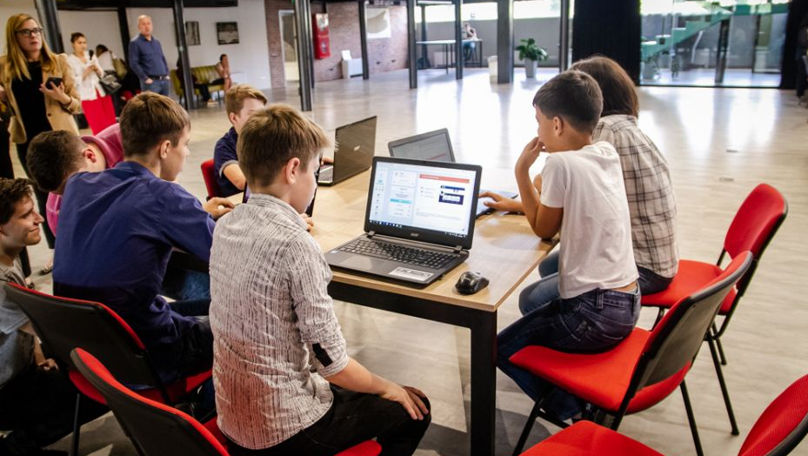 Mai mulți elevi au beneficiat de sesiuni interactive în domeniul IT