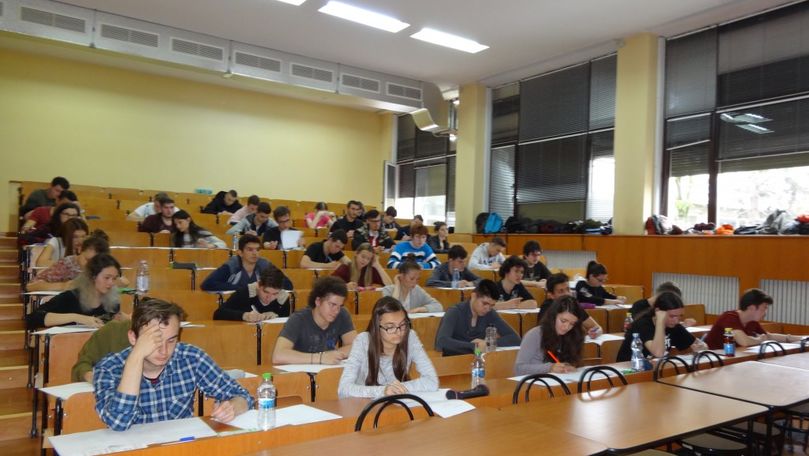 Filip: Mai multe locuri la buget tinerilor care aleg să studieze în IT