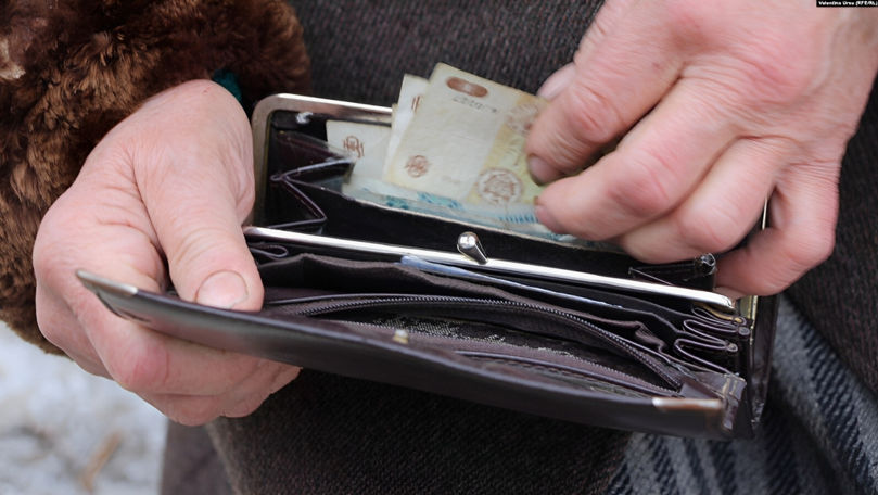 Pensia minimă, majorată de astăzi: 3.300 de lei pentru munca de-o viață