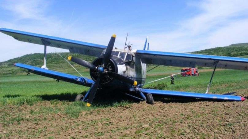România: Un avion utilitar s-a prăbuşit într-un lan de grâu