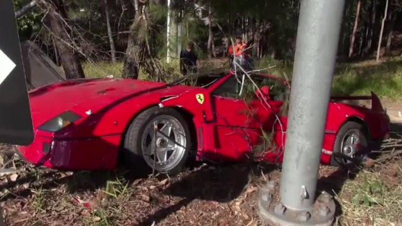 Ferrari de peste 2 milioane de dolari, distrus complet într-un accident
