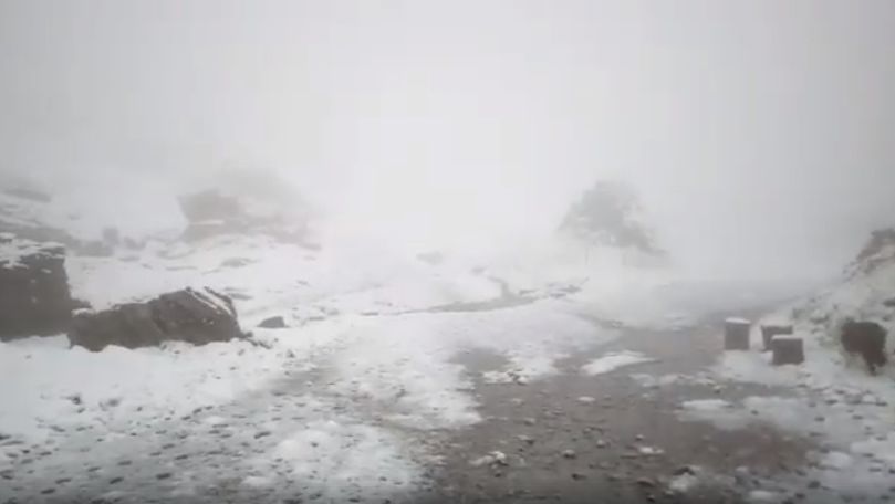 Imagini incredibile. În Romania a nins. Zăpada măsoară 4 centimetri