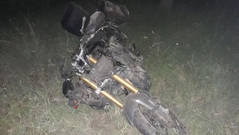 Mașina poliției, în accident. Motociclistul rănit povestește detalii