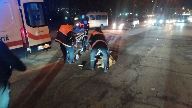 Femeie, lovită de un taxi pe o stradă din Chișinău: Precizările Poliției