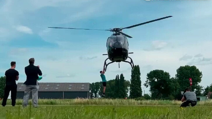 Doi olandezi au stabilit un nou record mondial la tracțiuni în aer