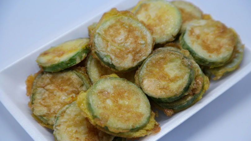 Ce ingredient secret adaugă moldovencele când prepară dovlecei pane