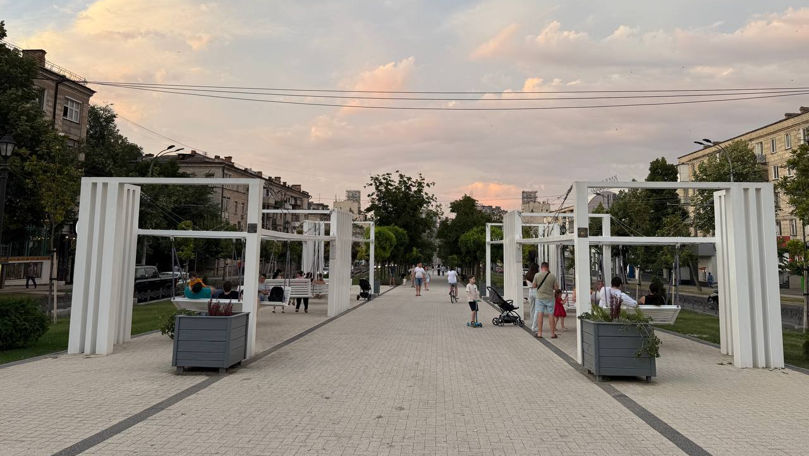 Lucrările de reparație a leagănelor pe bd. Grigore Vieru, finalizate