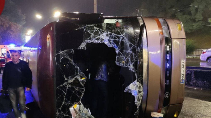 Autobuz cu moldoveni, răsturnat la Kiev: 8 răniți. Primele imagini