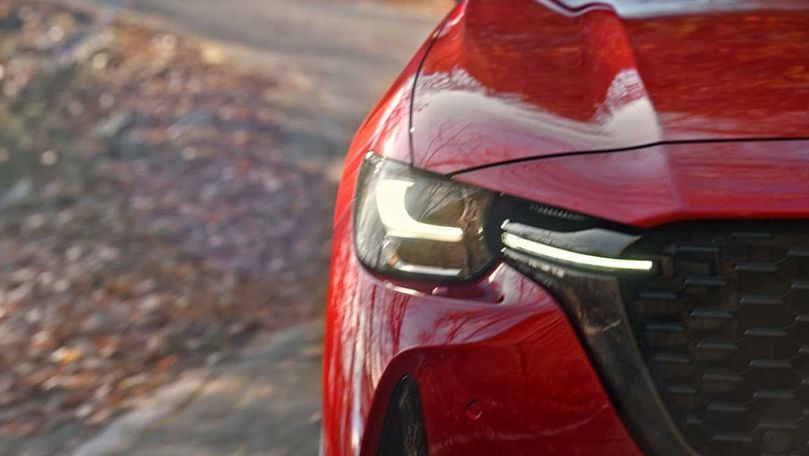 Mazda показала тизер и назвала дату премьеры кроссовера CX-60.