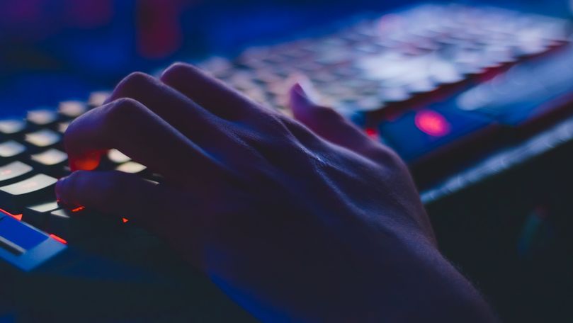 Suma fabuloasă câștigată de 2 hackeri din Moldova care spărgeau conturi