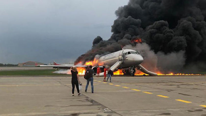 Avion filmat în flăcări la Moscova: 41 de oameni au murit