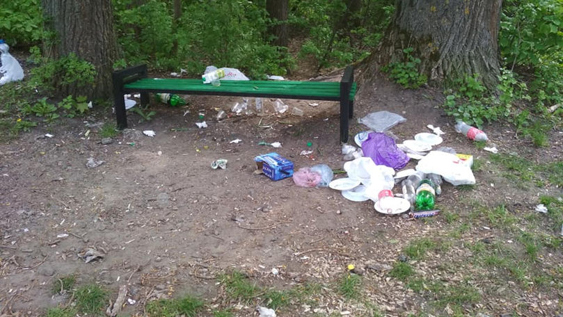 După ziua de 1 Mai, unele locuri din Chișinău au rămas pline de deșeuri