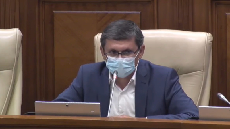По предложению депутатов ПДС заседание парламента продолжится в четверг.