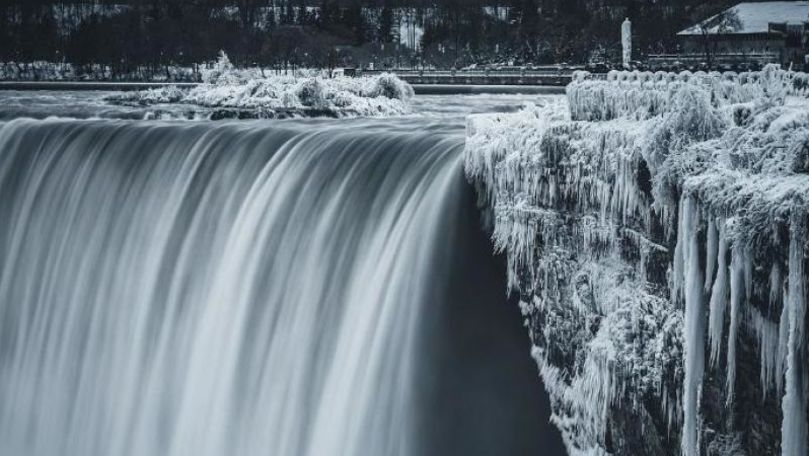Imagini spectaculoase cu Cascada Niagara înghețată