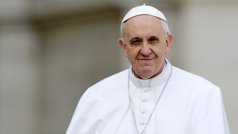 Motivul pentru care Papa Francisc a refuzat să-i fie sărutată mâna