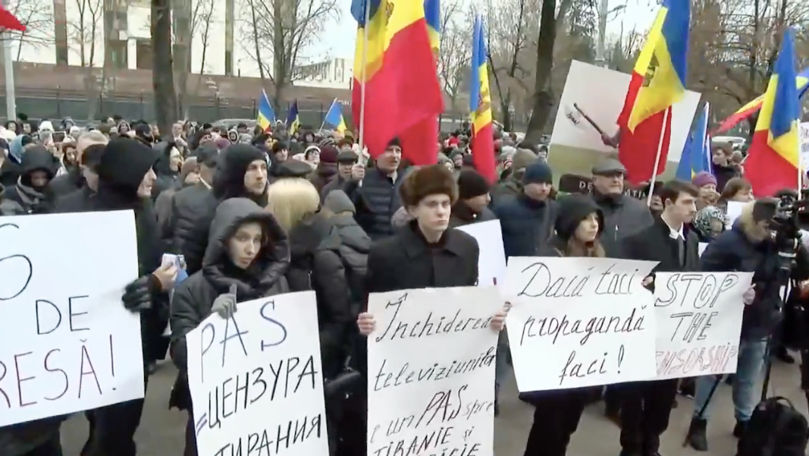 Protest la Parlament: Nu cenzurii!