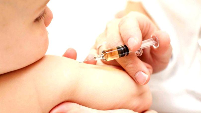 Părinții copiilor nevaccinați cer asigurarea dreptului la educație de alternativă