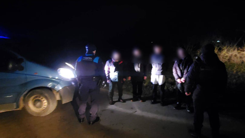 Patru ucraineni, prinși în timp ce treceau ilegal frontiera Moldovei