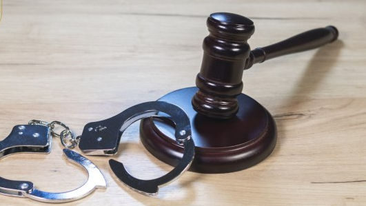 Au bătut până la moarte un bărbat: Un făptaș, condamnat la închisoare