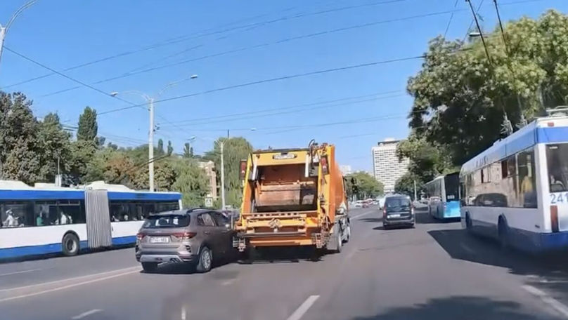 O autospecială a Primăriei Chișinău, implicată într-un accident rutier