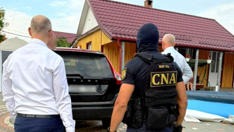 Lanț de corupție, demascat de CNA și procurori: Patru persoane, reținute