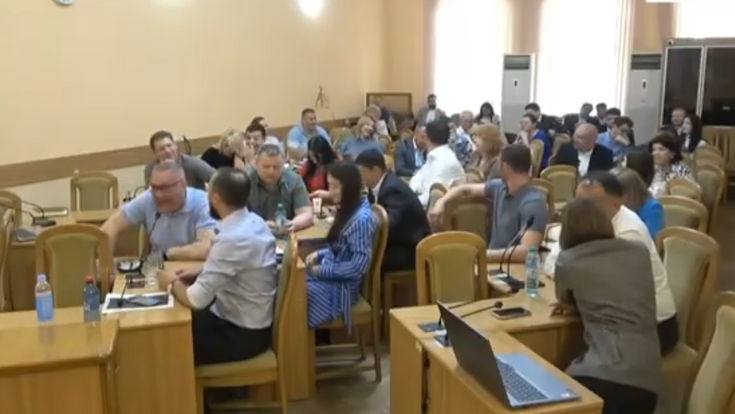Hohote de râs la CMC. Melnic: Franceza mea e cam slabă